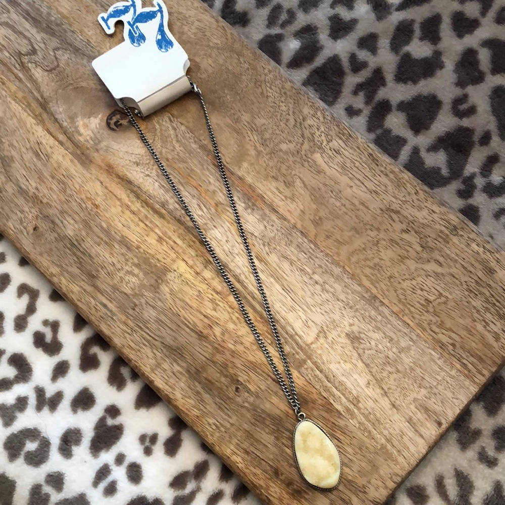 77kids Cream Druzy Stone Silver Chain Necklace